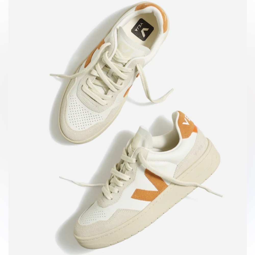 Veja V-90 leather size 10 EU43